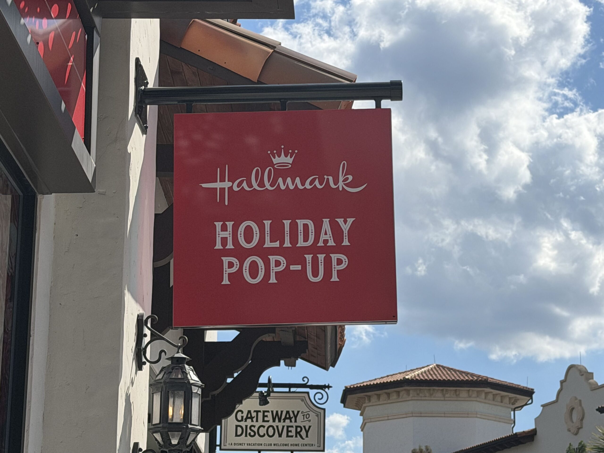 Opening Date Revealed for Hallmark Holiday Pop-Up Shop at Disney Springs