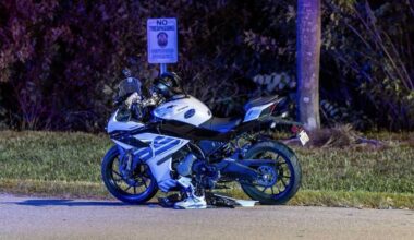 Motorcyclist seriously hurt after hitting tree in Florida
