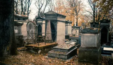 A spooky scavenger hunt happening at Orlando's Greenwood Cemetery
