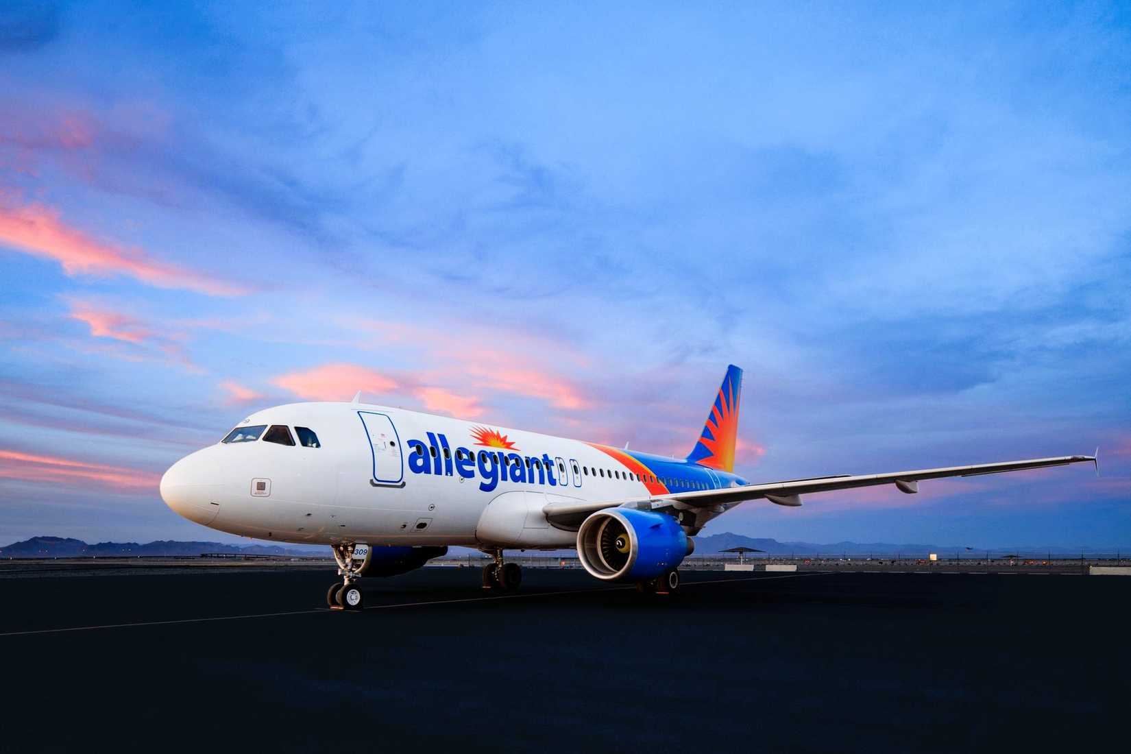 Allegiant A320 at dusk