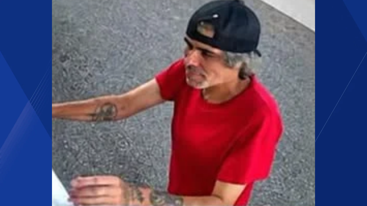 Lee County deputies seek help identifying North Fort Myers armed robbery suspect