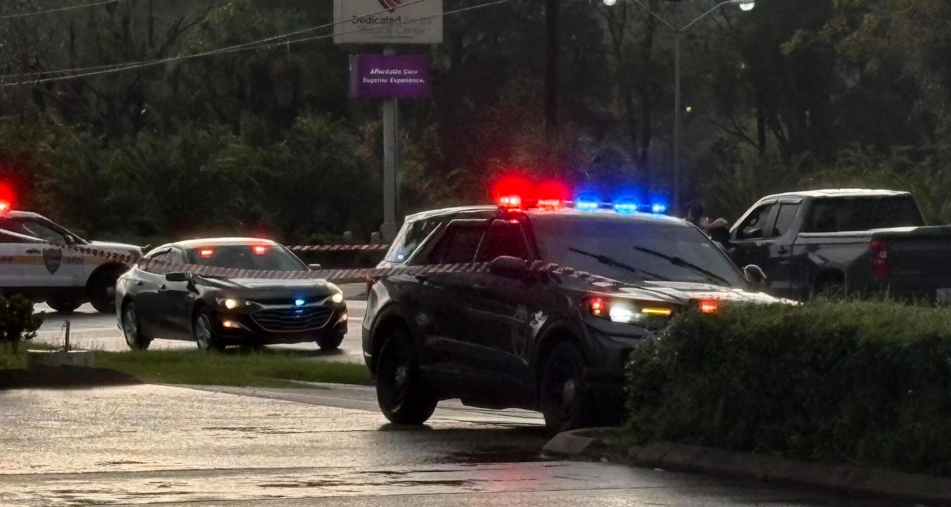Deadly crash shuts down intersection in Magnolia Gardens, JSO investigating