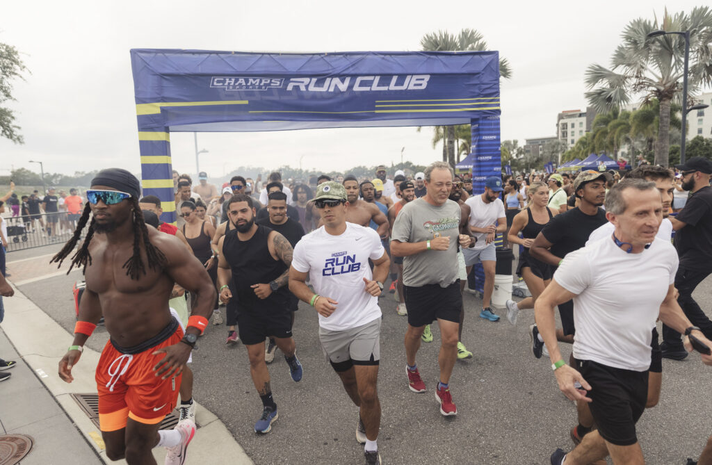 People at a run club in Tampa