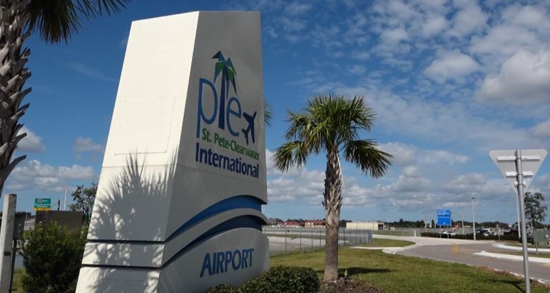 St. Pete-Clearwater Airport signs new contract with Allegiant Airlines, welcomes new deputy director