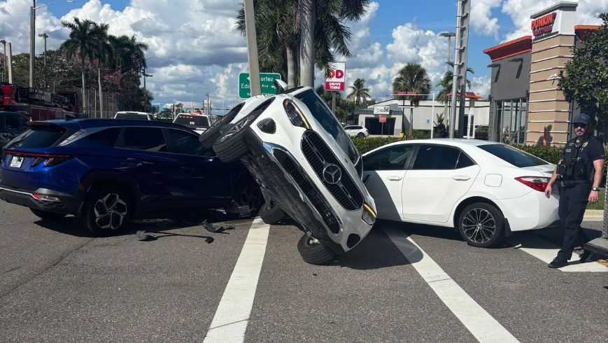 No injuries reported in 3-vehicle crash on US-41 at Franklin St in Fort Myers