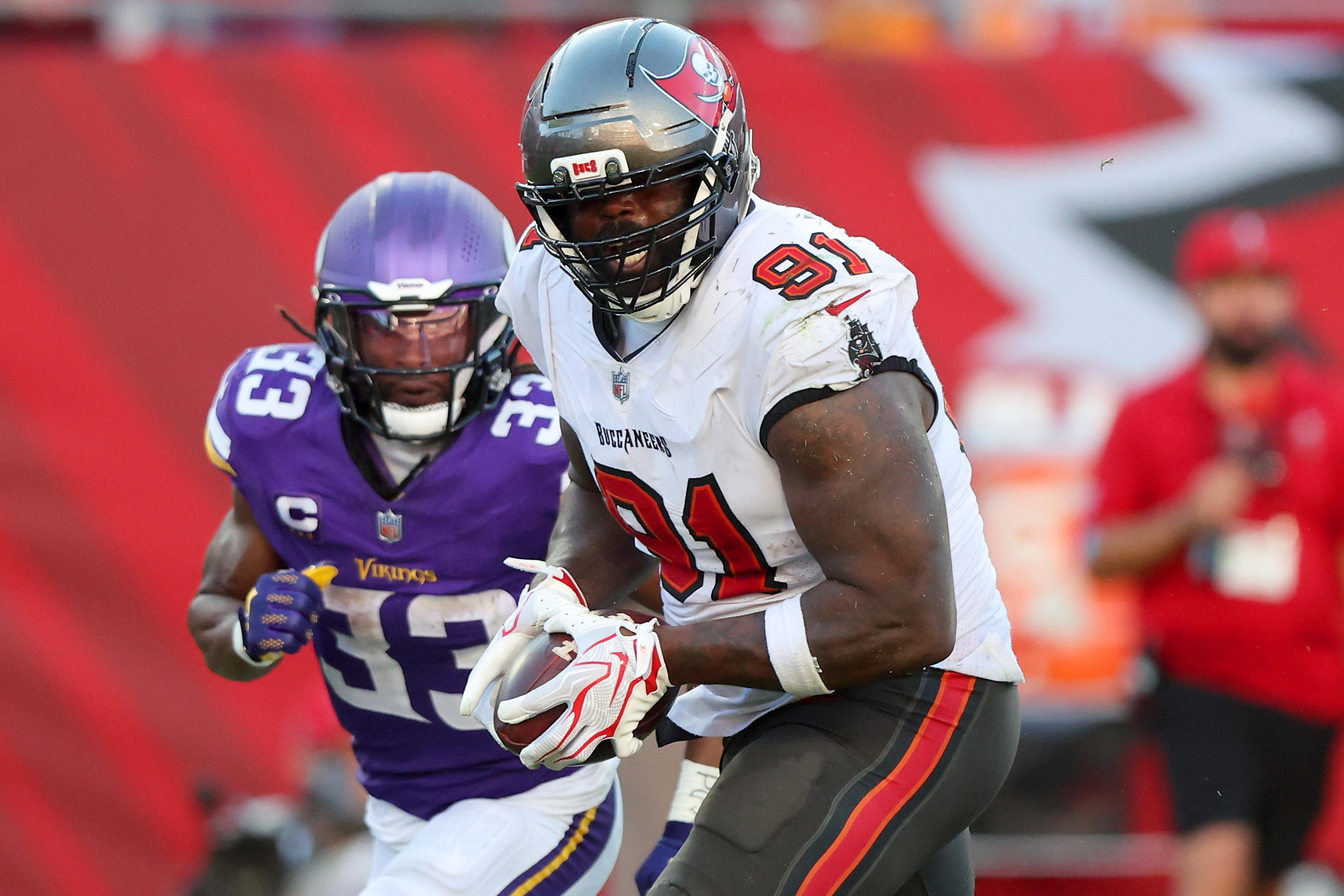 TAMPA, FL - SEPTEMBER 27: Tampa Bay Buccaneers Defensive Lineman A’Shawn Robinson (91) intercepts a pass and runs with the ball after being touched down during the regular season game between the Minnesota Vikings and the Tampa Bay Buccaneers on September 27, 2026 at Raymond James Stadium in Tampa, Florida.(Photo by Cliff Welch/Icon Sportswire via Getty Images)