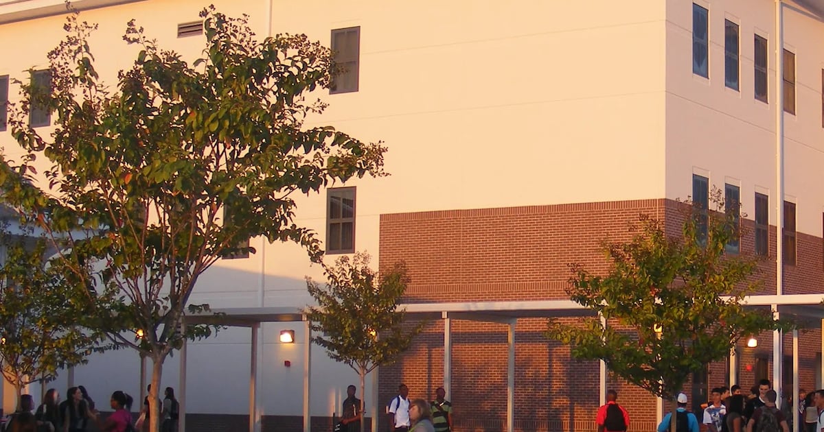 Police investigating threat involving “realistic-looking replica firearm” at Oakleaf High on Friday
