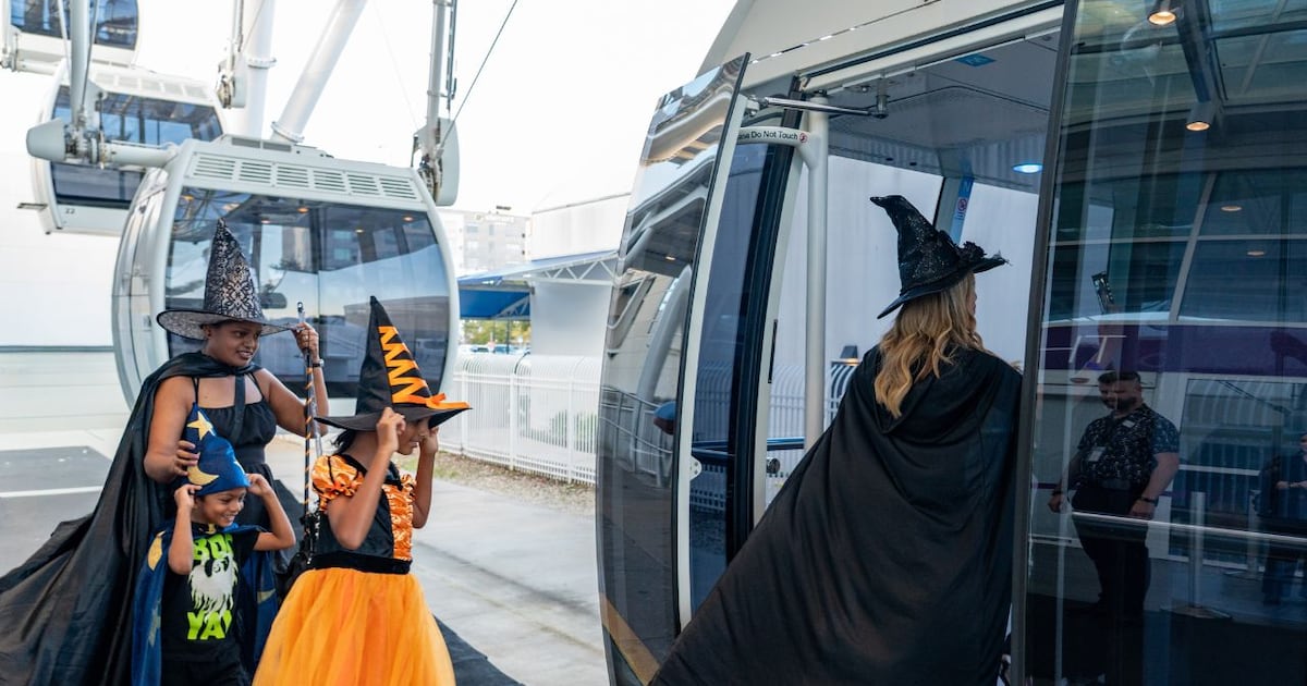 Witches set world record on The Orlando Eye wheel