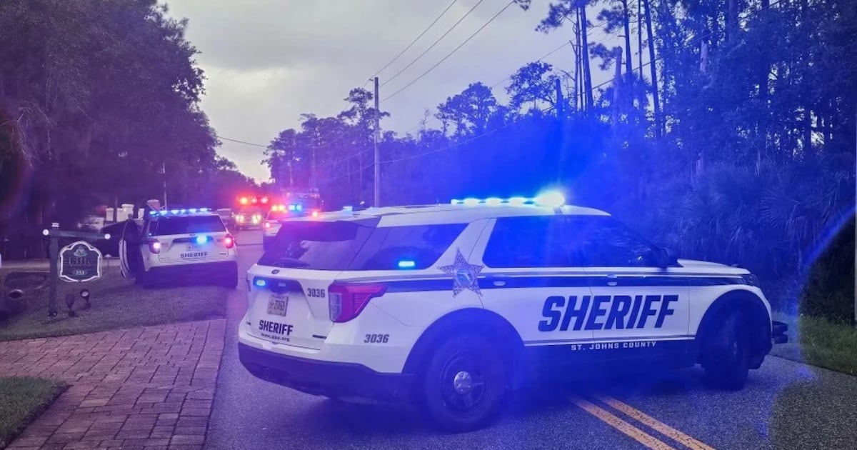 Roscoe Boulevard closed after Tuesday morning crash
