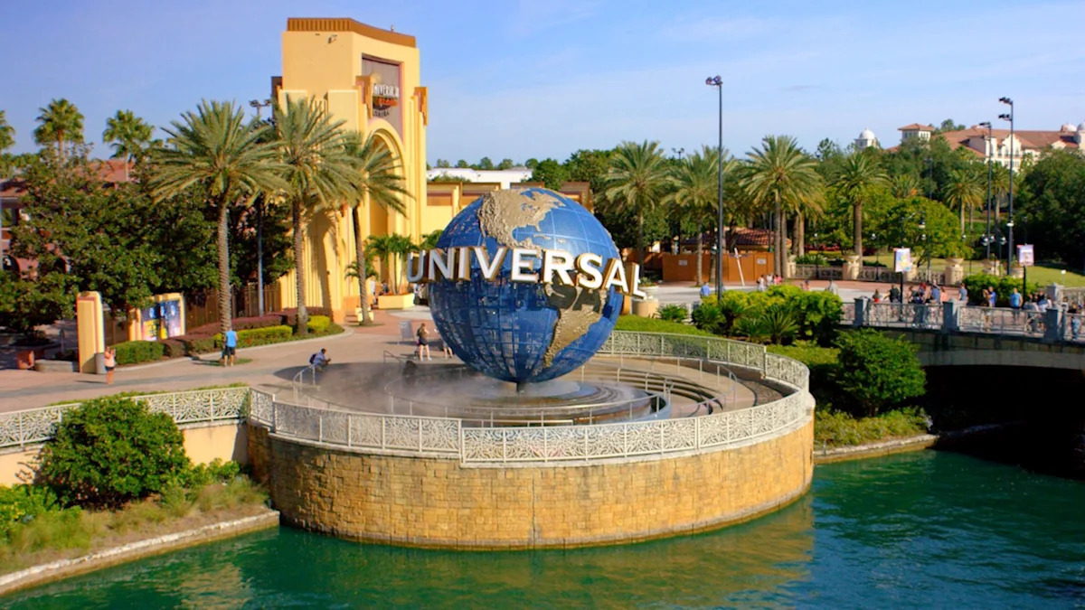 A Waymo Broke Down On A One-Lane Road At Universal Orlando (And I’d Imagine Everyone Was Raging)