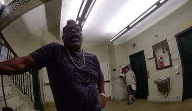 Watch Warren Sapp leave Tampa City Hall after police warning