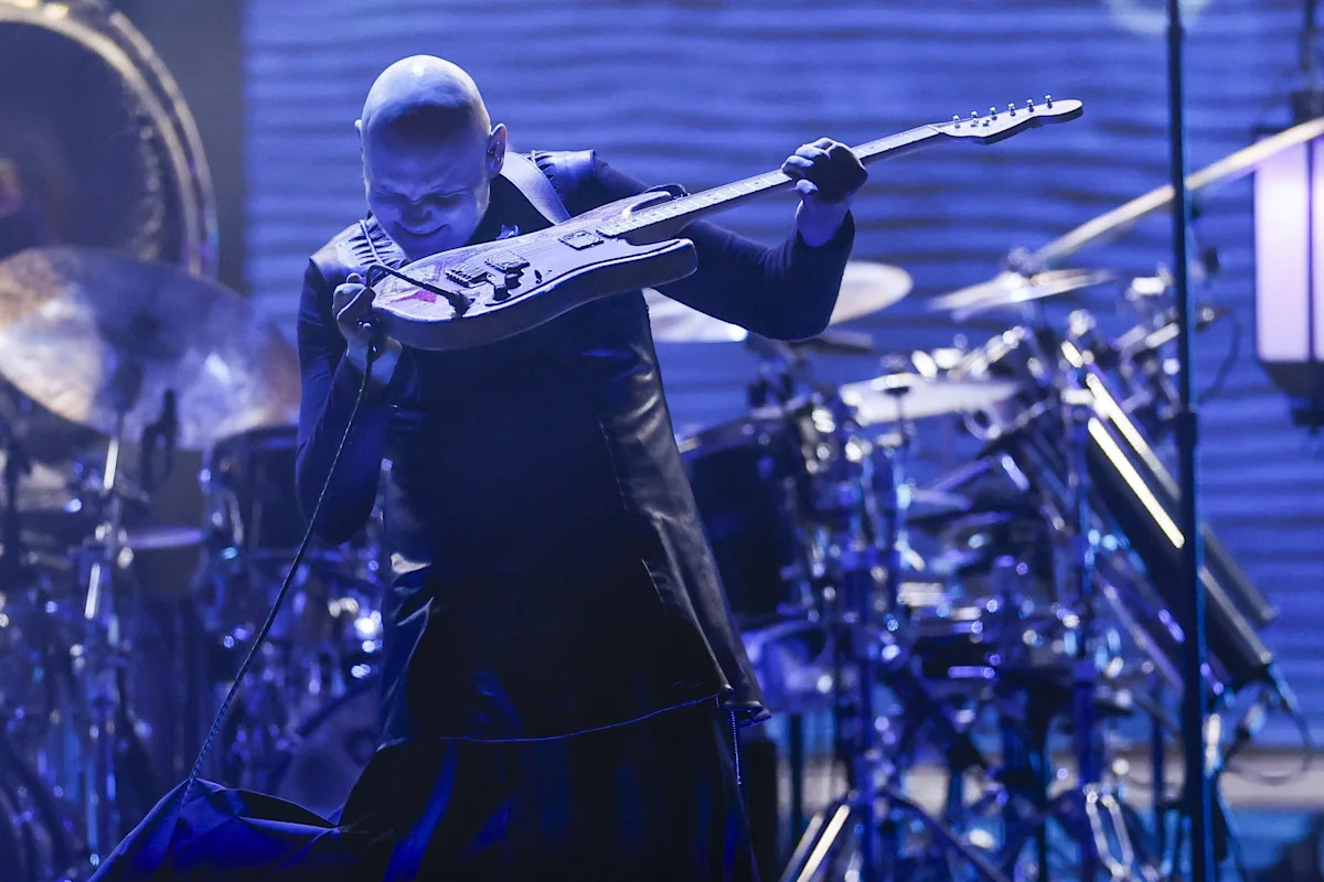 Review and Setlist: The Smashing Pumpkins spread Halloween cheer in Tampa