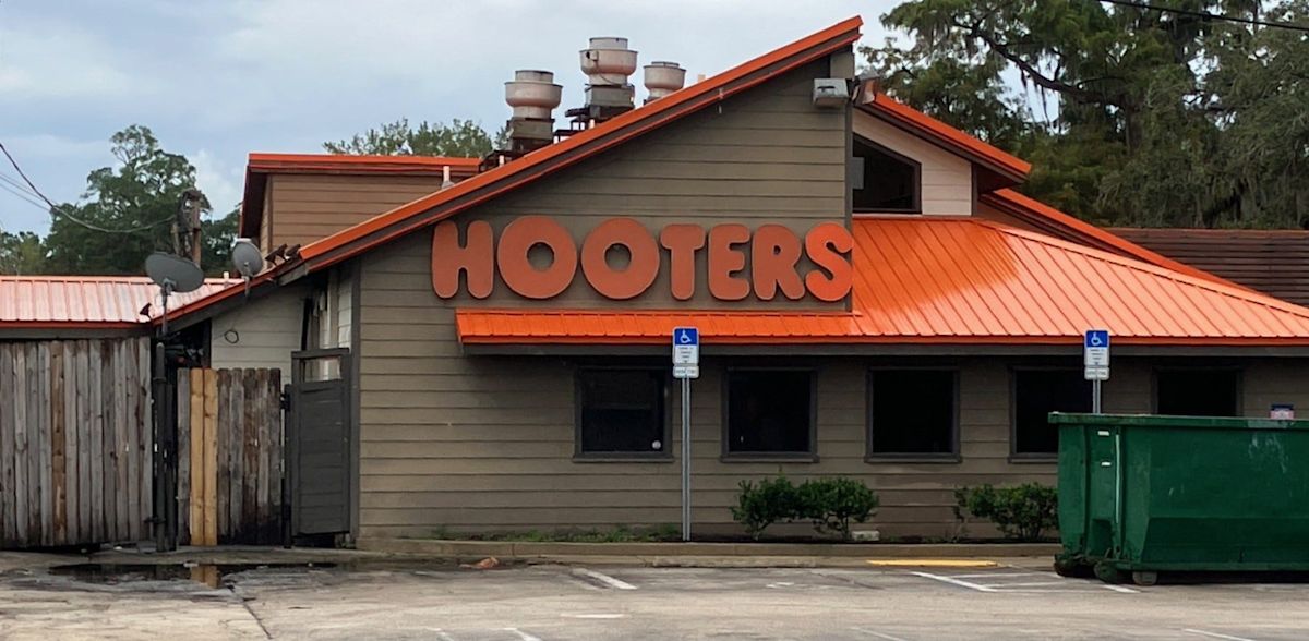 After 40 years, Jacksonville's last Hooters restaurant abruptly closes