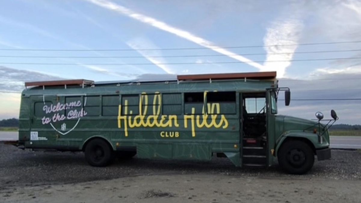 Jacksonville artist says thieves ransacked his bus home, stole or damaged most of his belongings