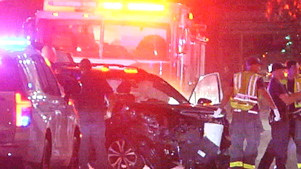 Assault suspect hospitalized after crashing vehicle while fleeing from police in Miami – NBC 6 South Florida
