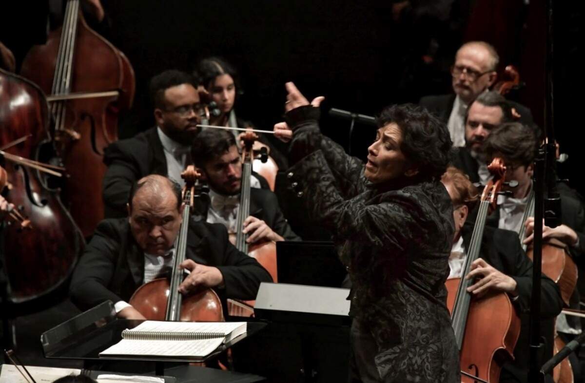 Maestra Sebrina Maria Alfonso leads the South Florida Symphony Orchestra.