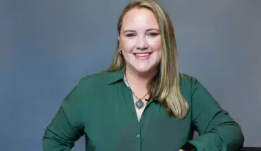 Sign language courses challenge students to engage, advocate