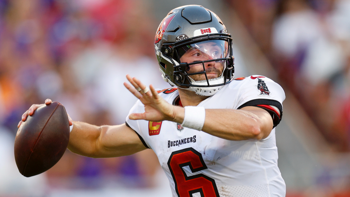 Tampa Bay Rays help Buccaneers' Baker Mayfield create glove to return from injury
