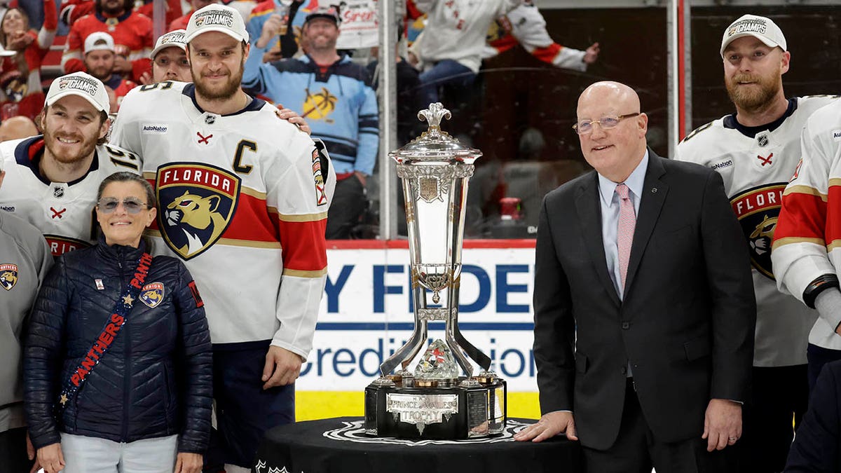 Players pose around trophy