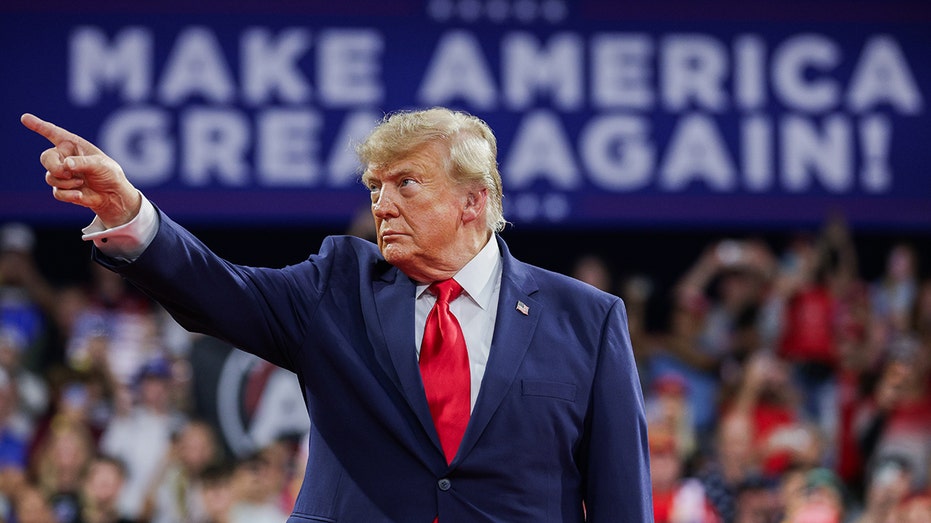 President Trump pointing Florida rally