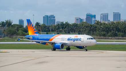 Allegiant Air Airbus A320 taxiing
