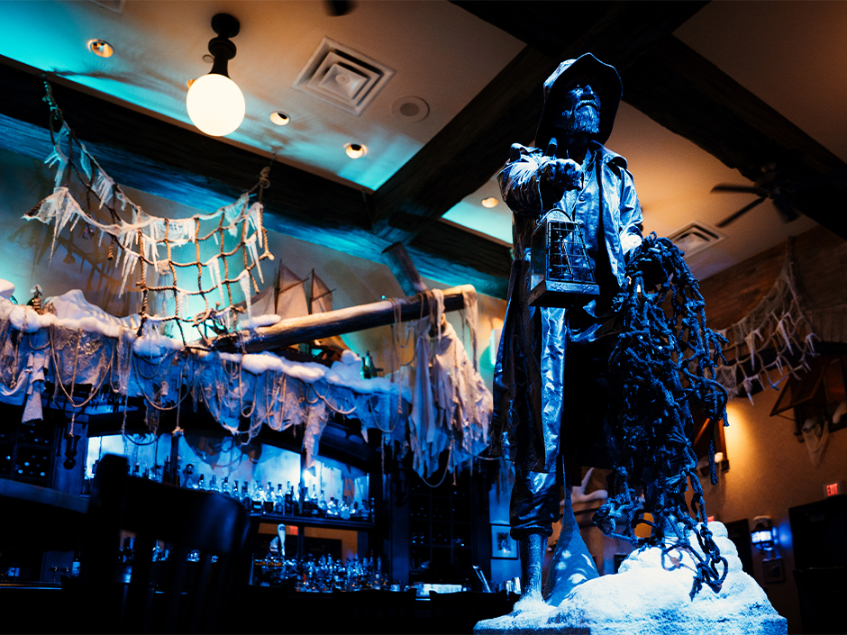 Universal Orlando Hotel Bars Reveal Halloween Overlays & Menus, Featuring Universal Monsters Lounge