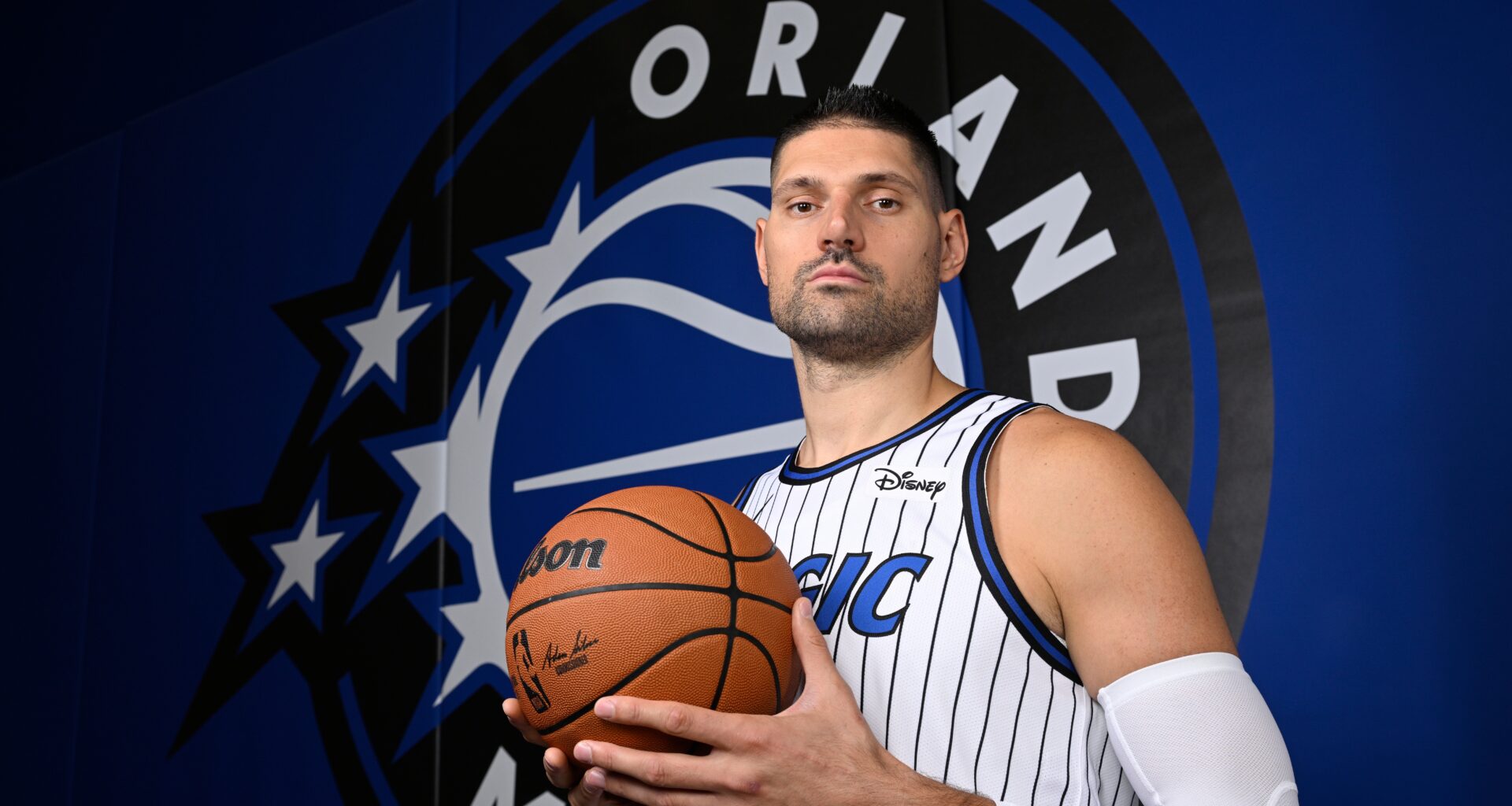 Nikola Vucevic back with Magic where he belongs