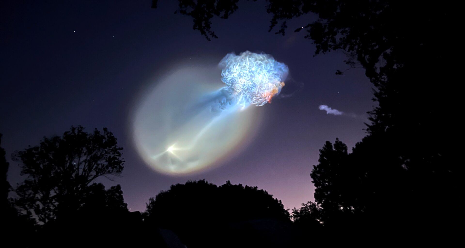 SpaceX launch’s cosmic jellyfish paints the skies over Central Florida and beyond – Orlando Sentinel