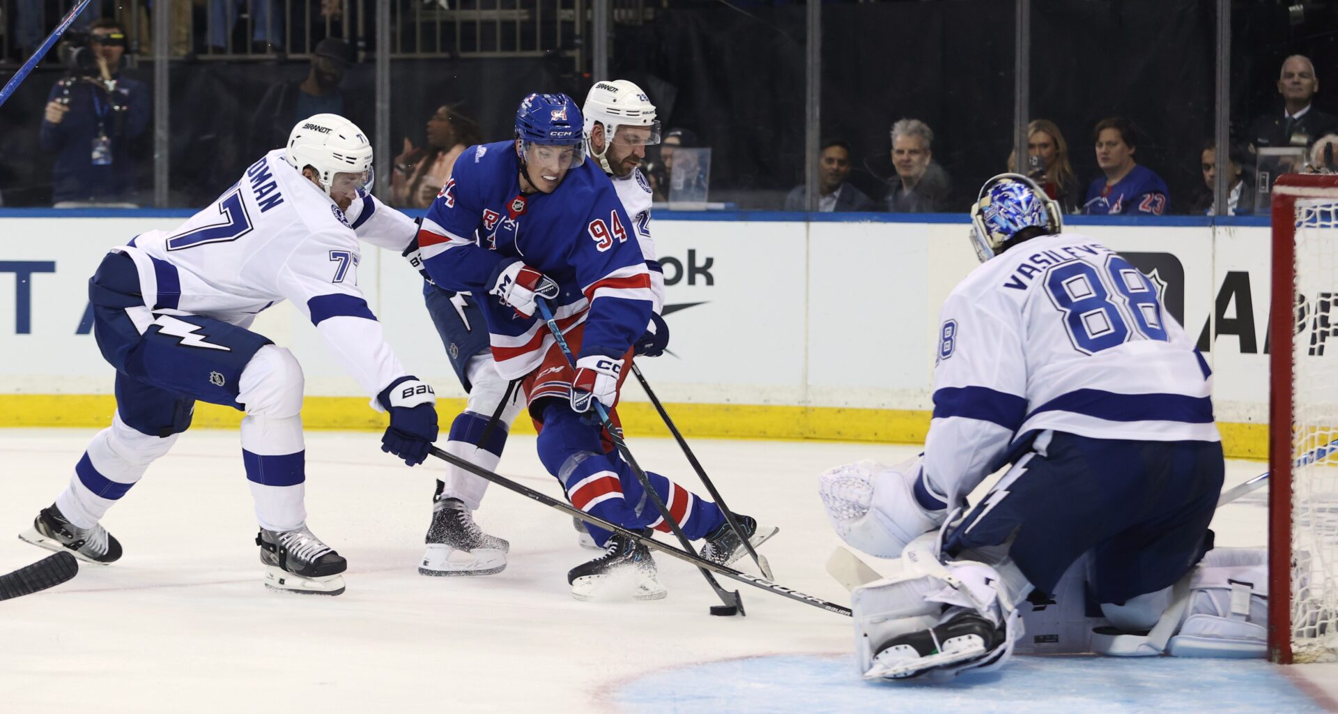 Lightning host Washington in their home opener