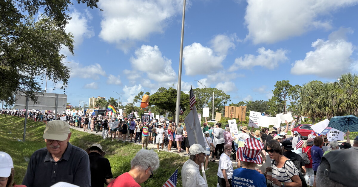 'No Kings' rallies planned Saturday across the U.S.; more than 20 sites in southern part of Florida | WGCU News
