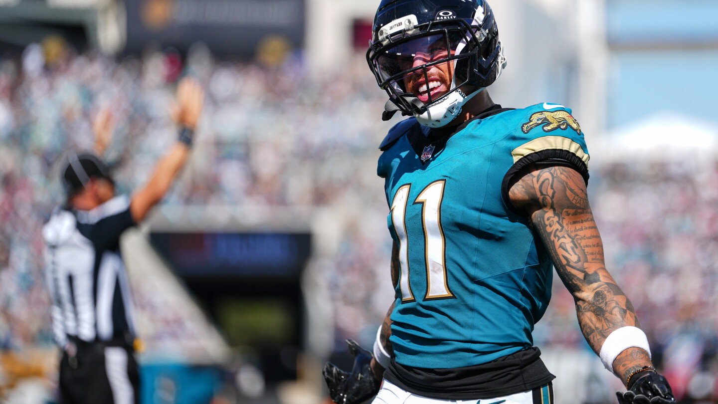 Jaguars take 7-0 lead on 51-yard touchdown catch-and-run by Parker Washington