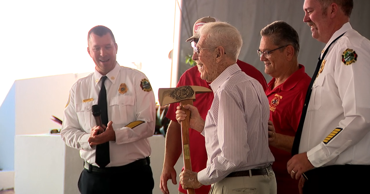 Retired Orlando firefighter celebrated after decades of service