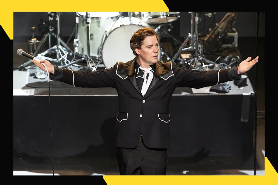 The Hives frontman Howlin' Pelle Almqvist engages the crowd.