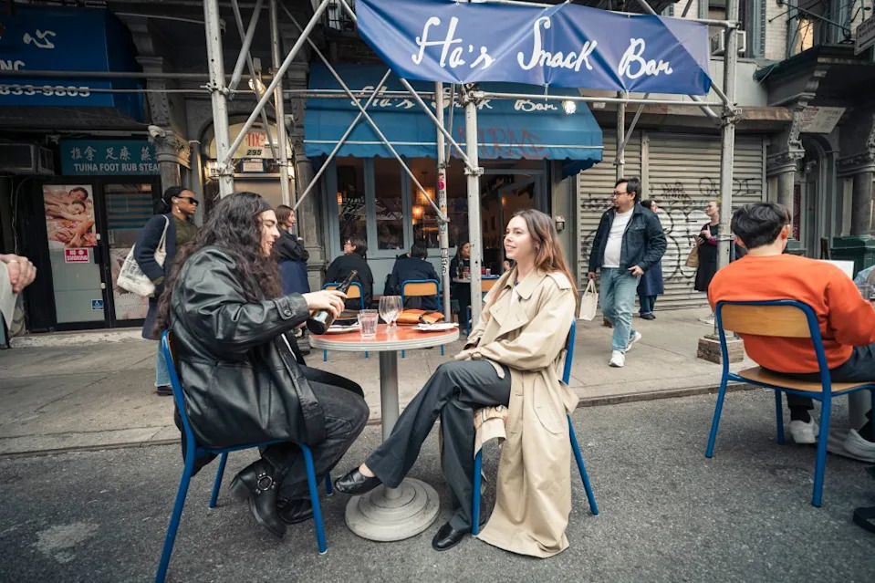 After waiting on line, Ana Realmuto and Anna Gale share a meal at one of the outdoor tables at Ha’s Snack Bar. Stefano Giovannini