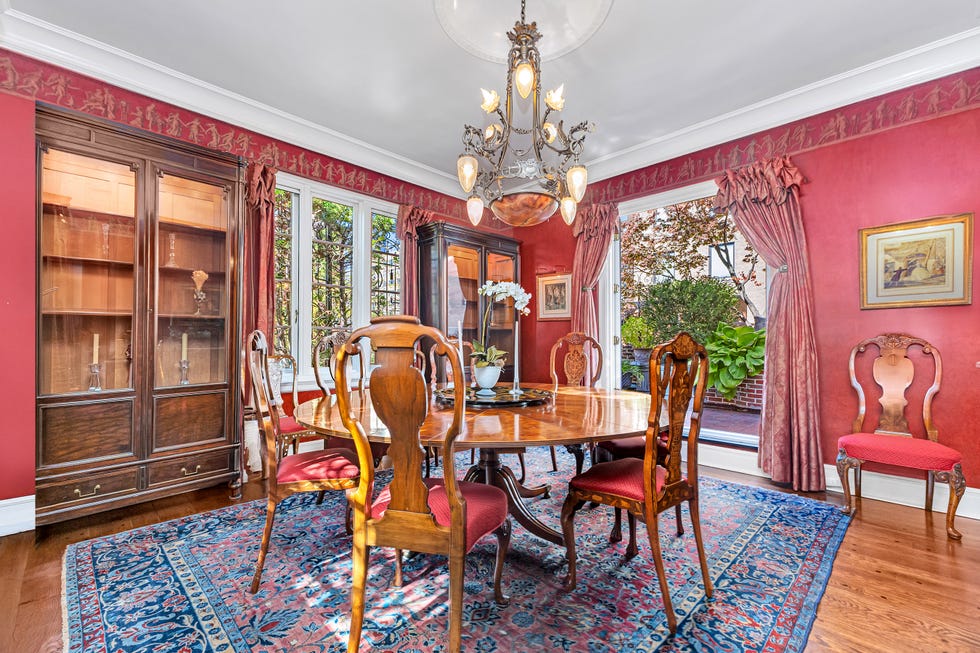 Elegant dining room featuring a round table and classic furniture.