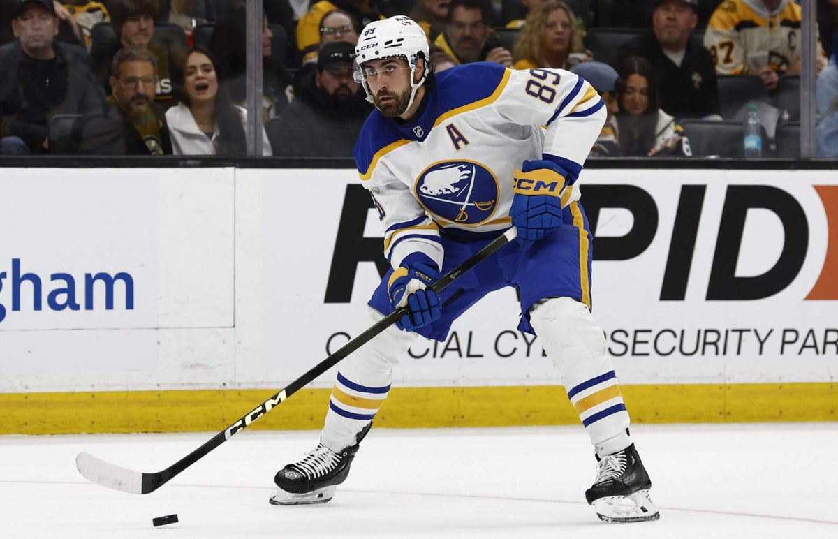 Alex Tuch won’t let contract talks distract from trying to turn Sabres around on the ice