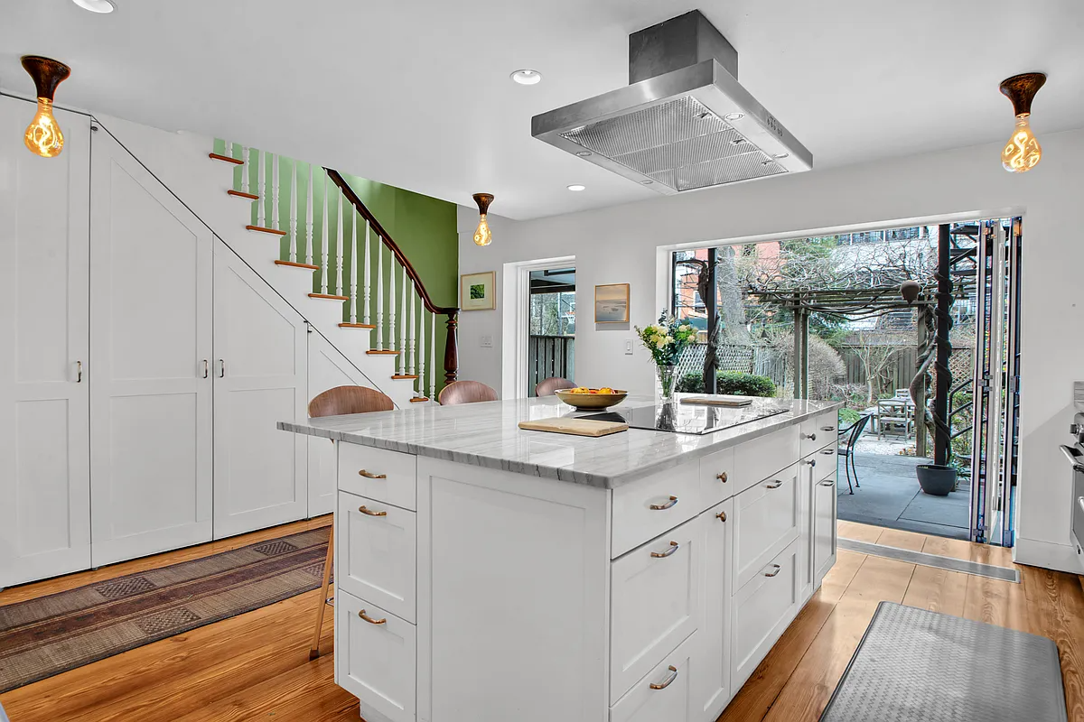 brooklyn open house - kitchen with an island