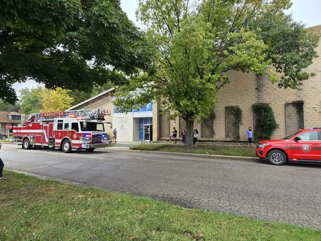 Crews respond to electrical fire at Manhattan youth center