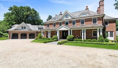 A beautiful home in Muttontown, the richest small town in the state of New York