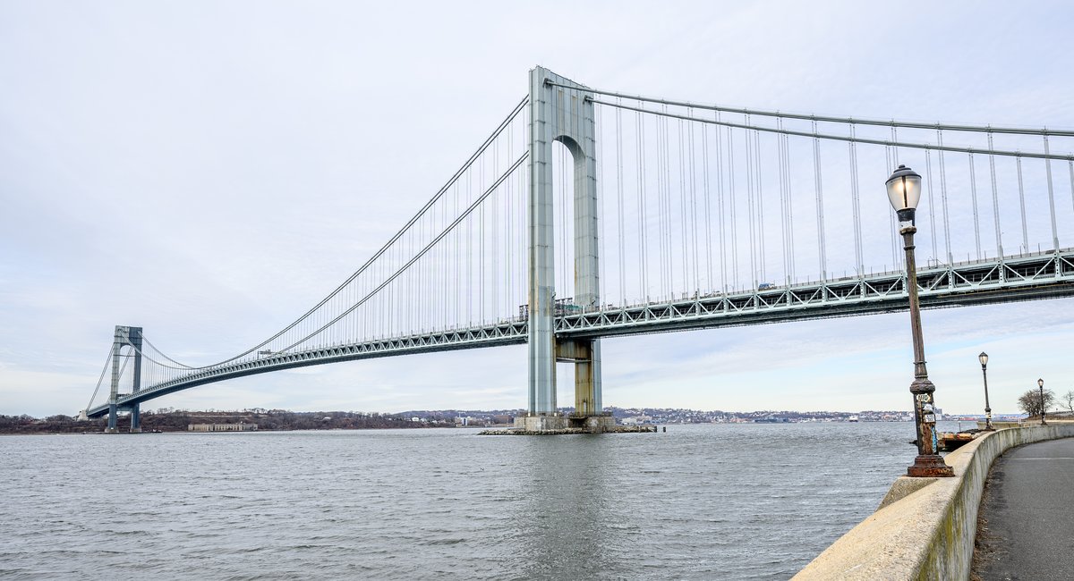 Brooklyn man parachuted off Verrazzano-Narrows Bridge after NYC Marathon, cops say