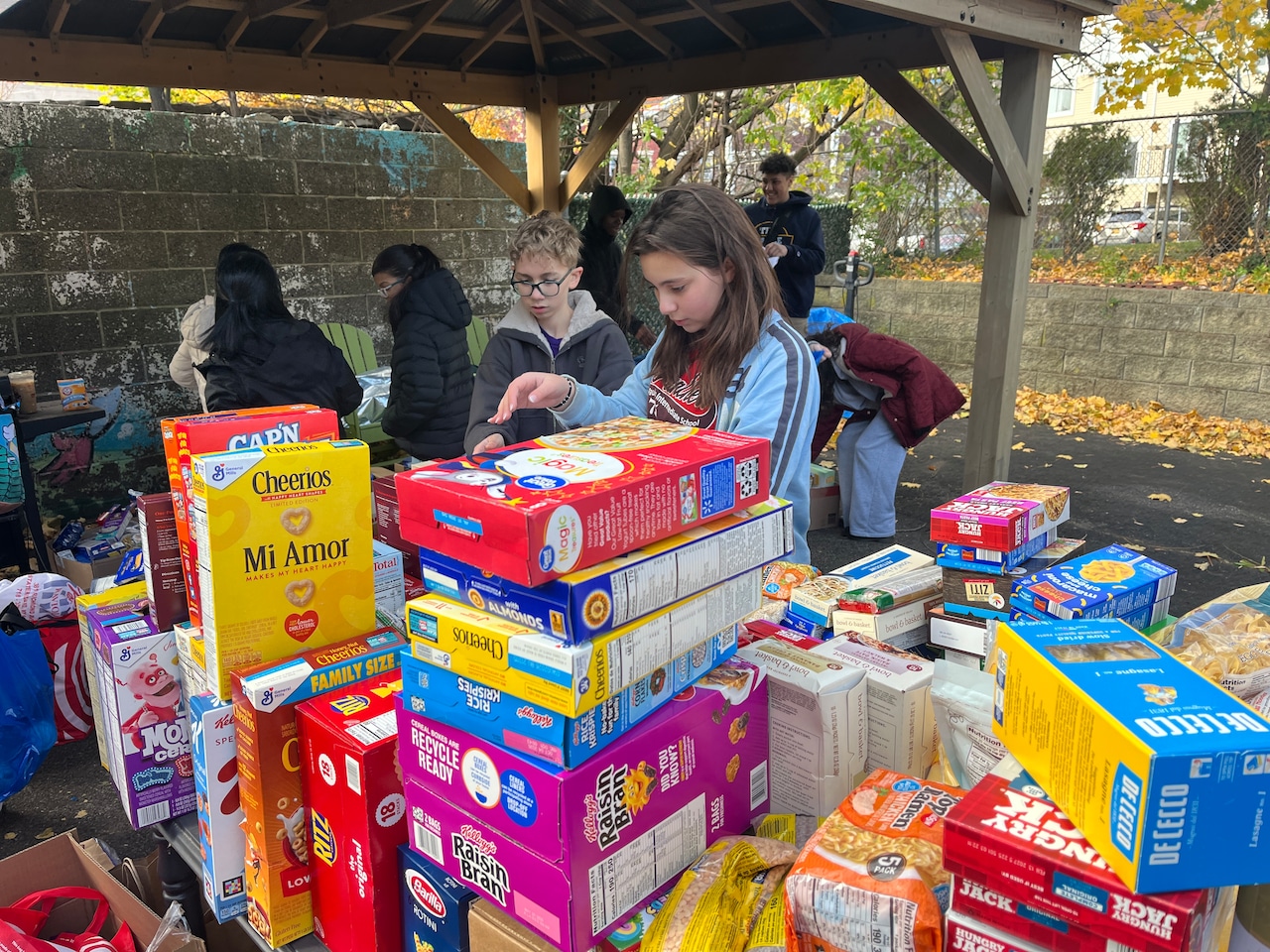 Staten Island students volunteer at Project Hospitality to help those in need