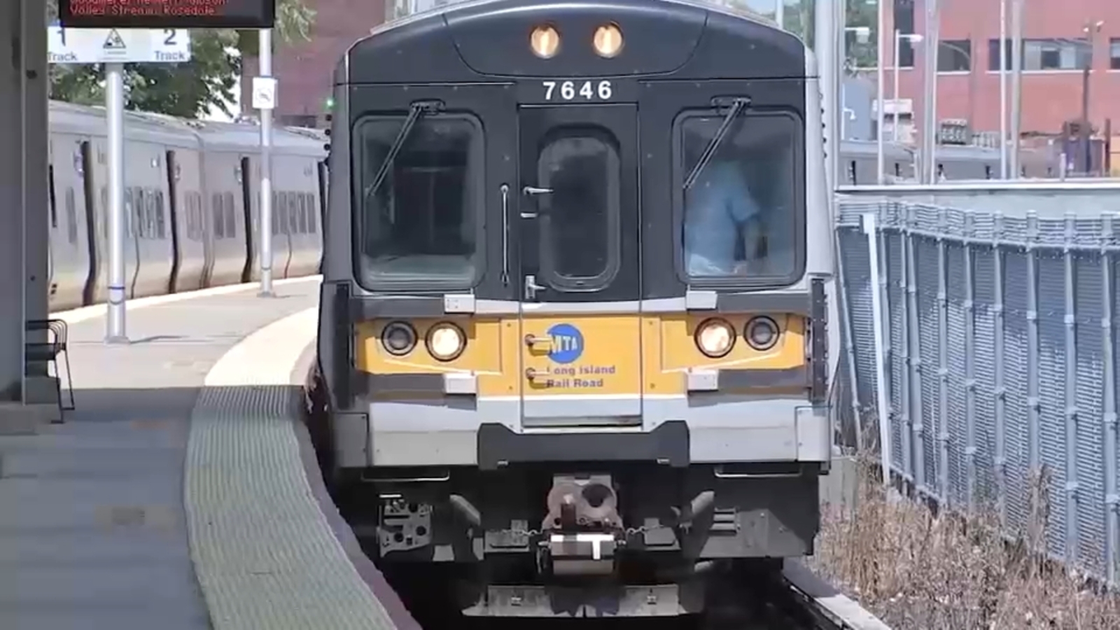 Some LIRR service suspended, schedule changes on Port Jefferson, Ronkonkoma branches this weekend November 8-10