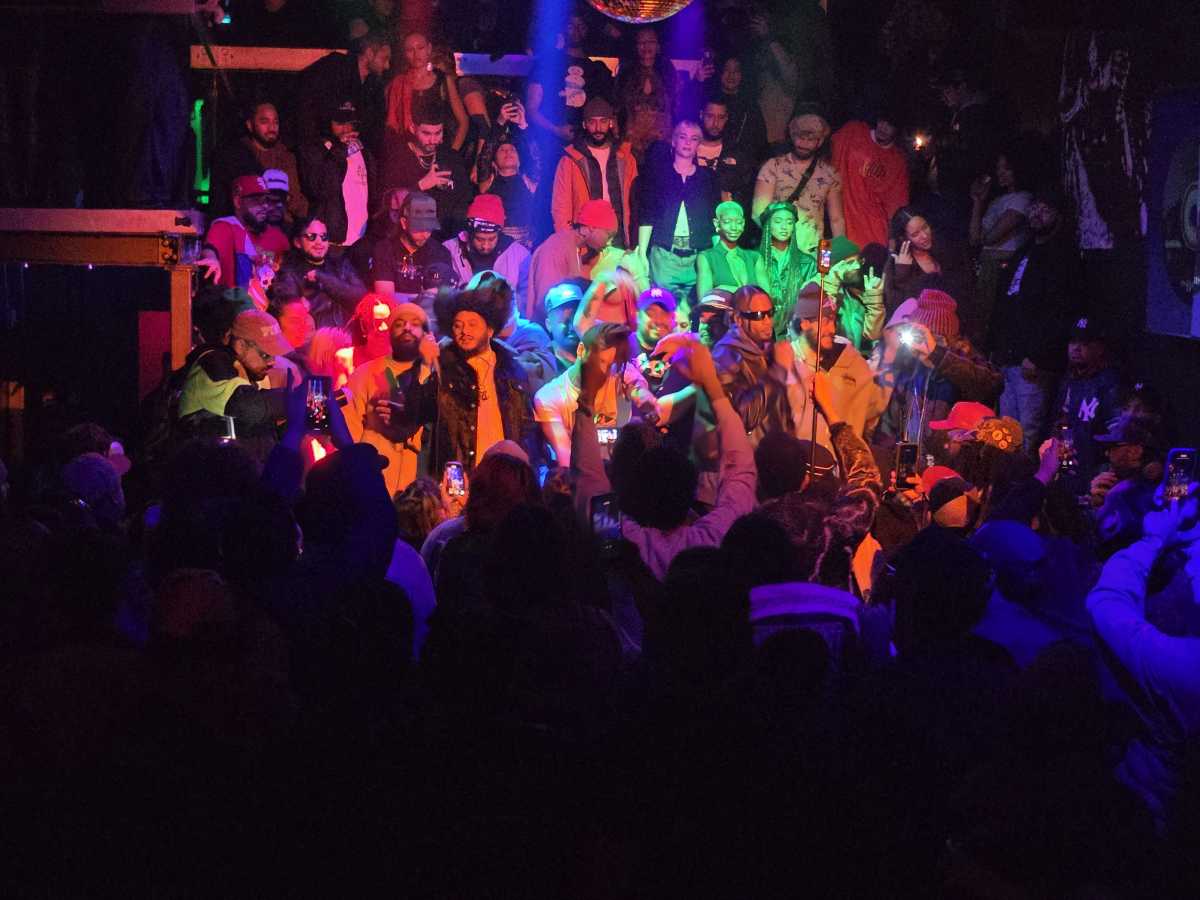 Bronx punk band Planta Industrial plays to packed house for EP release show – Bronx Times