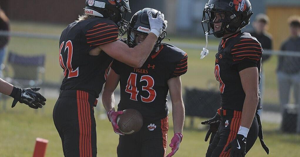 Manhattan holds off Eureka in Class B semifinals