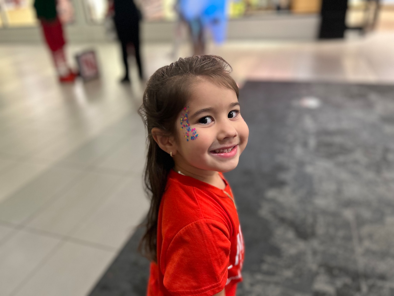 Santa Claus arrives in grand fashion at Staten Island Mall