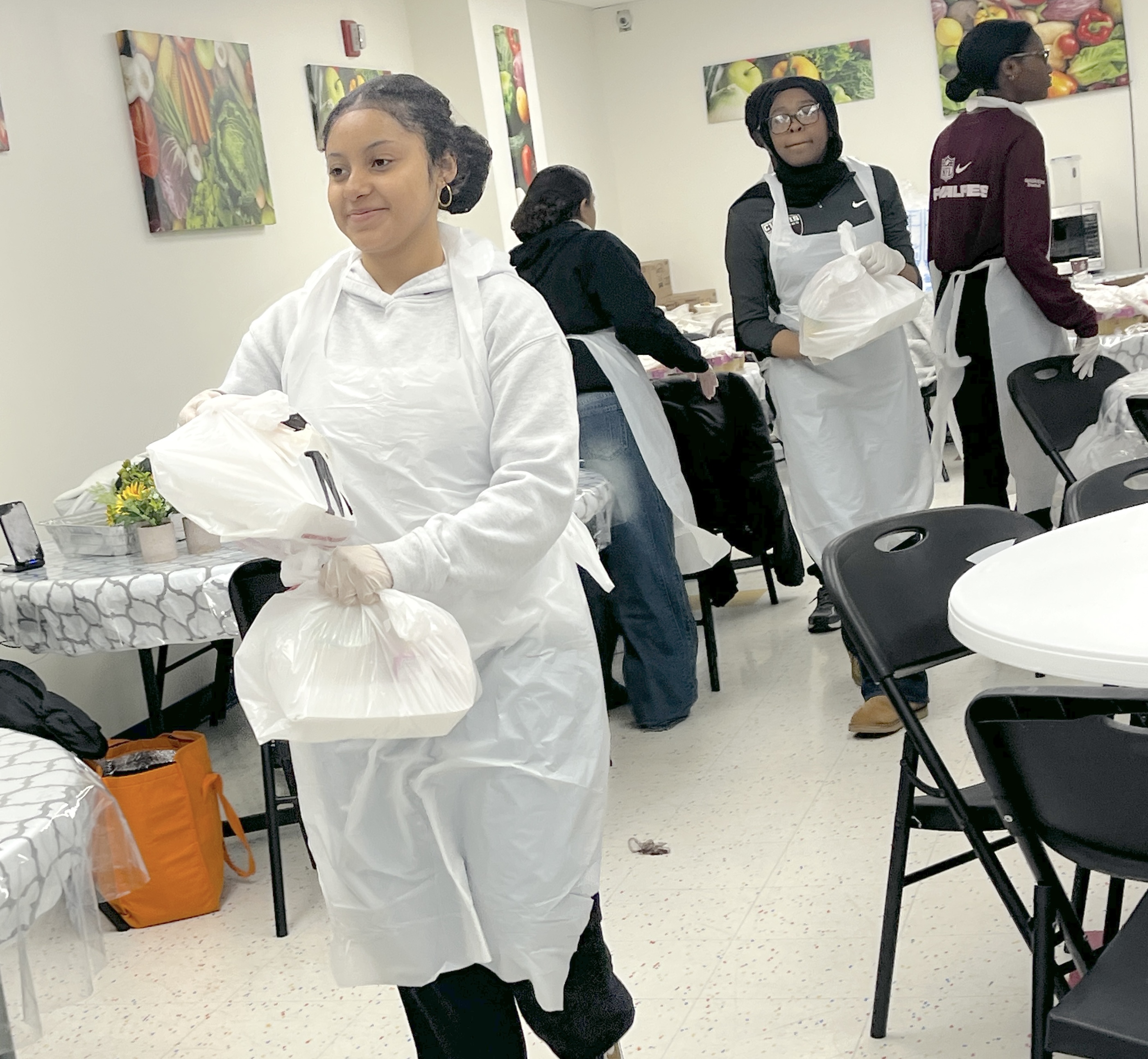 Students volunteer their time ahead of the annual Project Hospitality Poor People's Dinner, which is on Monday. (Advance/SILive.com | Jan Somma-Hammel)