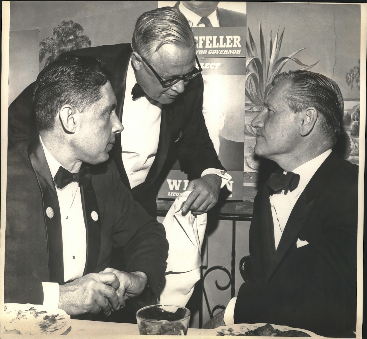 1966 Press Photo Nelson Rockefeller & group at Tavern on the Green, New Dorp