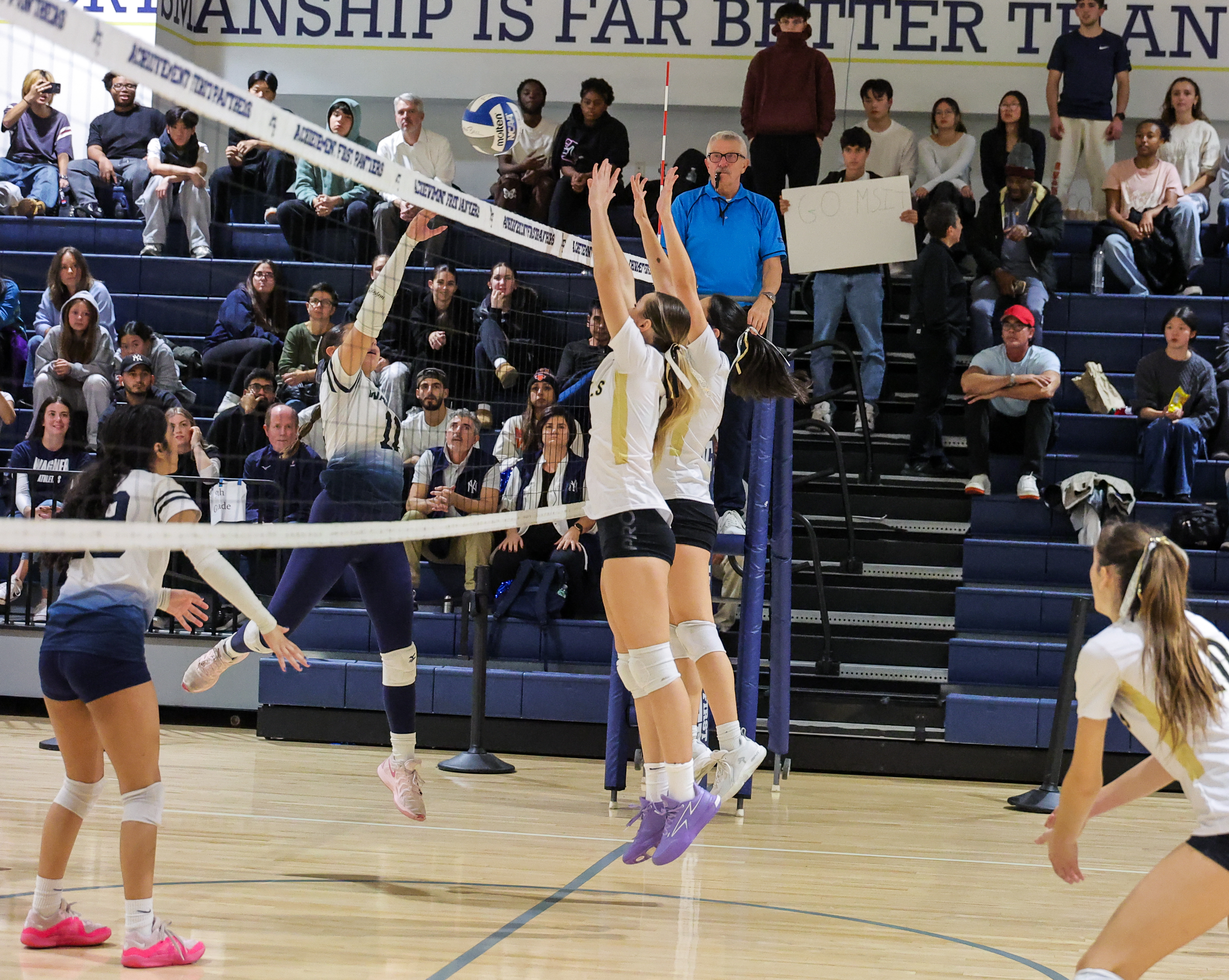 Staten Island HS girls’ volleyball: Susan Wagner beats MSIT to earn spot in PSAL city final, at Achievement First HS, in Brooklyn, on Wed. Nov. 19, 2025. (Kara Buzga for the Advance.SILive.com)