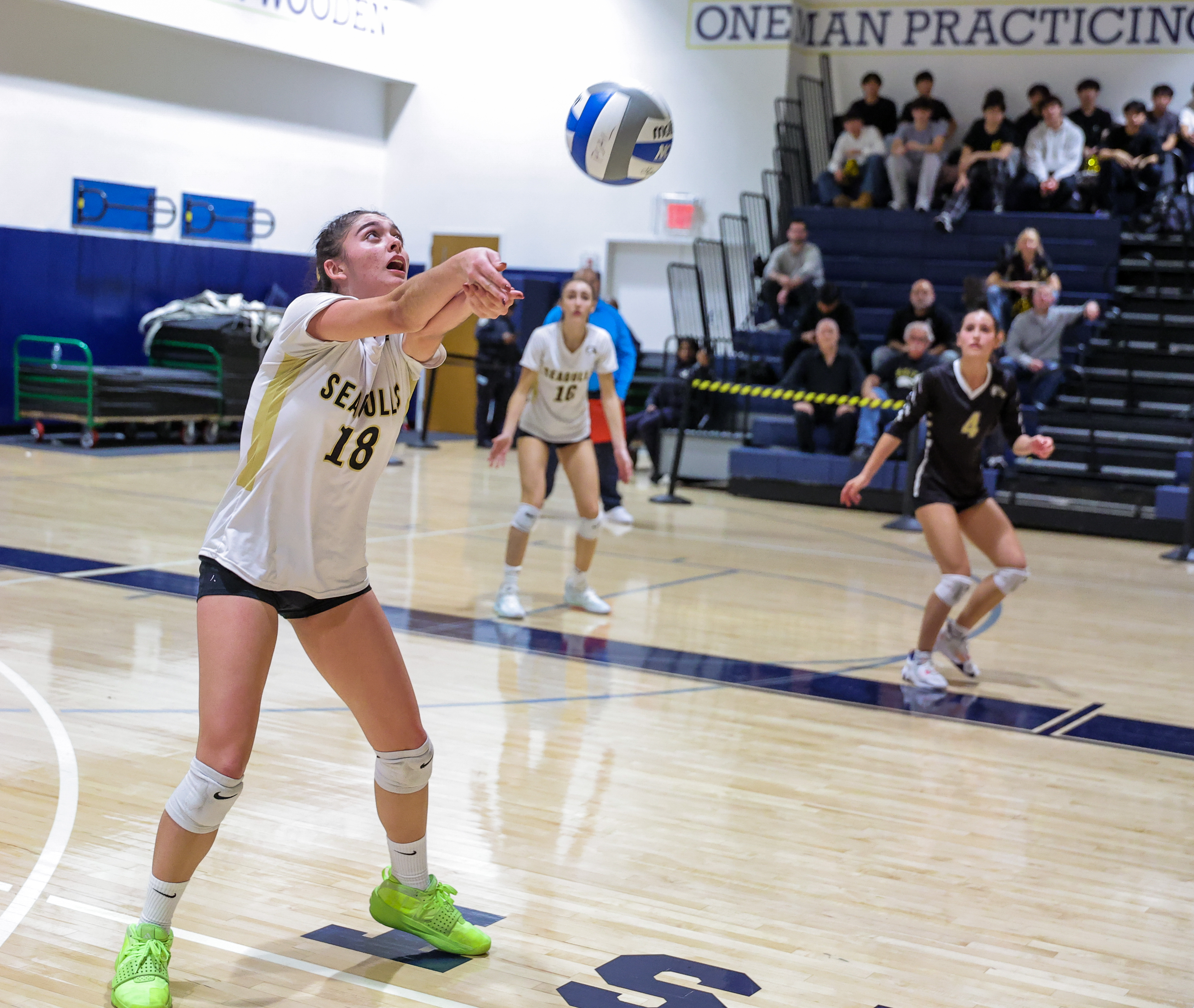 Staten Island HS girls’ volleyball: Susan Wagner beats MSIT to earn spot in PSAL city final, at Achievement First HS, in Brooklyn, on Wed. Nov. 19, 2025. (Kara Buzga for the Advance.SILive.com)