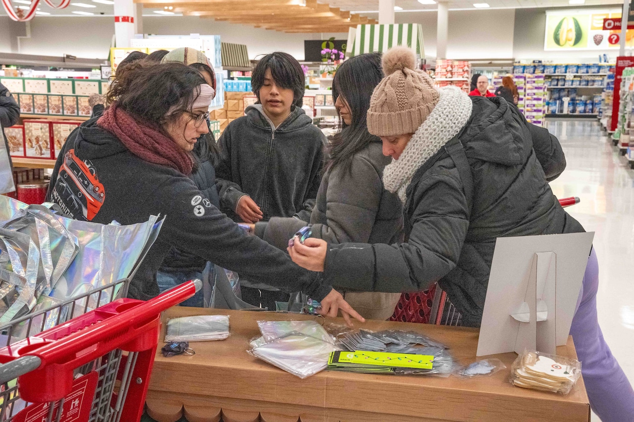 Staten Island Black Friday shopping 2025